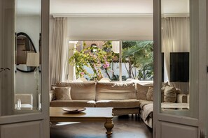 TV, offices - Villa Parcelas Del Golf | Private Pool Family Marbella Escape (Marbella)