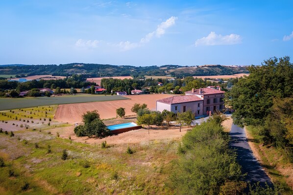 Aerial view - Casa Lounell: Pool, Spa, Sauna & Games Room in the Tarn Countryside (Graulhet)