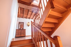 Interior - Casa Lounell: Pool, Spa, Sauna & Games Room in the Tarn Countryside (Graulhet)