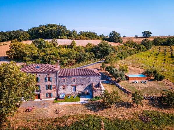 Exterior - Casa Lounell: Pool, Spa, Sauna & Games Room in the Tarn Countryside (Graulhet)