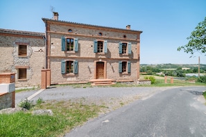 Exterior - Casa Lounell: Pool, Spa, Sauna & Games Room in the Tarn Countryside (Graulhet)