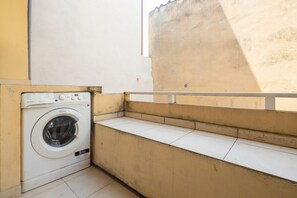 Property grounds - Sant’Ambrogio 3‑Bedroom Apartment (Florence)