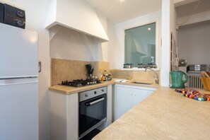 Private kitchen - Sant’Ambrogio 3‑Bedroom Apartment (Florence)