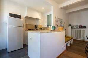 Private kitchen - Sant’Ambrogio 3‑Bedroom Apartment (Florence)