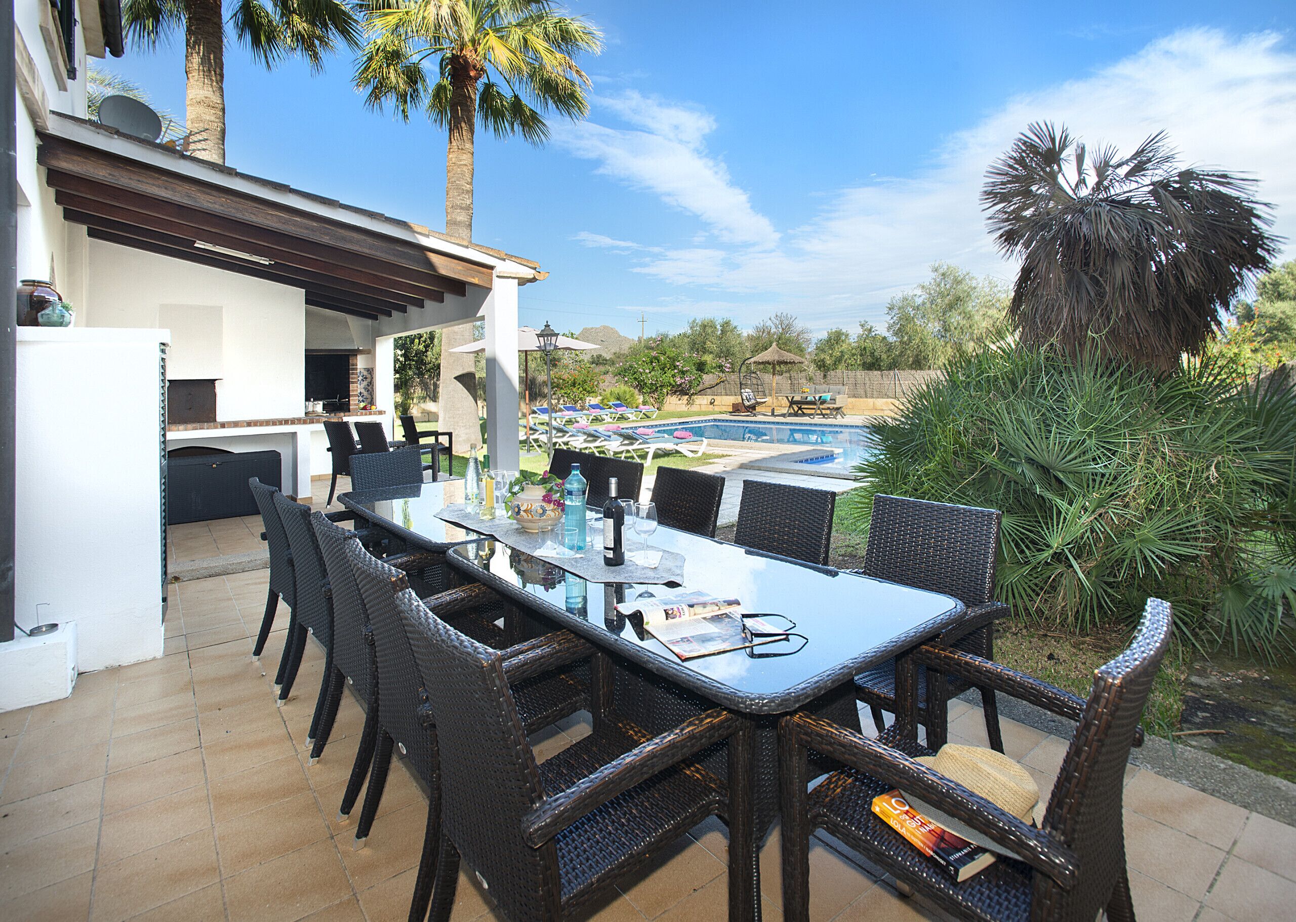 屋外ダイニングエリア