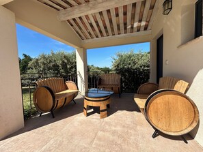 Terrace/patio - Gîte Sous Les Oliviers, a haven of peace near the Gorges du Verdon. (AUPS)