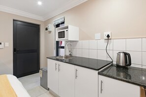 1 bedroom - Modern En-suite Room Rooftop Terrace Central (Cape Town)