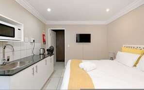 1 bedroom - Modern En-suite Room Rooftop Terrace Central (Cape Town)