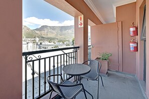 1 bedroom - Marrakesh Themed Studio With Huge Rooftop Terrace (Cape Town)