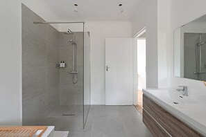 House, Smoking | 5 bedrooms - Spacious Family Camps Bay Escape Spectacular Views Pool Garden (Cape Town)