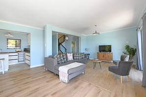 Villa, Smoking | 5 bedrooms - Spacious Family Camps Bay Escape Spectacular Views Pool Garden (Cape Town)