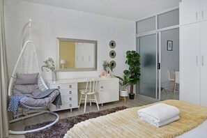 House - Charming Central Sea Point Haven 50m to Ocean (Cape Town)