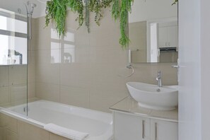 House - Charming Central Sea Point Haven 50m to Ocean (Cape Town)