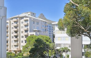 House - Charming Central Sea Point Haven 50m to Ocean (Cape Town)
