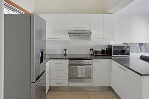 House | 1 bedroom - Modern Sea Point Oasis Garden Pool BBQ Gym (Cape Town)