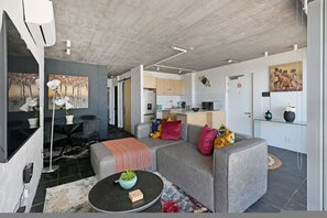 2 bedrooms - Modern 2-bed Bantry Bay 100m to Beach Ocean Bliss (Cape Town)