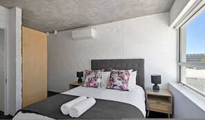 2 bedrooms - Modern 2-bed Bantry Bay 100m to Beach Ocean Bliss (Cape Town)