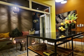 3 bedrooms - Bo-kaap Elegance Historic Luxury Mountain Views (Cape Town)