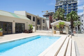 1 bedroom - Refined City Living Sunny Pool Gym Facilities (Cape Town)