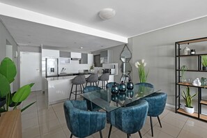 Apartment - Modern 3-bed Apt Designer Touch Mountain Views (Cape Town)