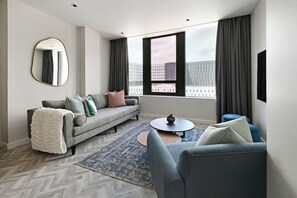Casa | 2 quartos, escrivaninha