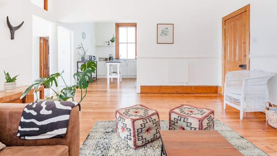 Spacious 3-bed Sunlit Comfort Power Backup