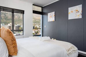 House - 8th Floor- Table Mountain Views Central Secure (Cape Town)