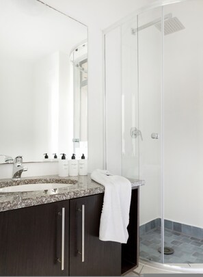 1 bedroom - Stylish 1-bed Secure BBQ Panoramic Mountain Views (Cape Town)