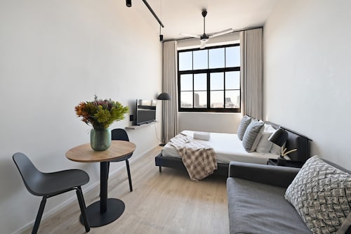Modern Apt Co-working East City
