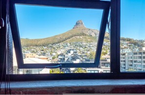 House | 2 bedrooms - Elegant Sea Point Retreat Splendid Views Wifi (Cape Town)