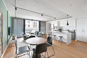 House, Smoking - Two Bedroom Green Point Rooftop Pool BBQ (Cape Town)