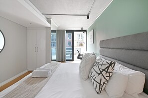 House, Smoking - Two Bedroom Green Point Rooftop Pool BBQ (Cape Town)
