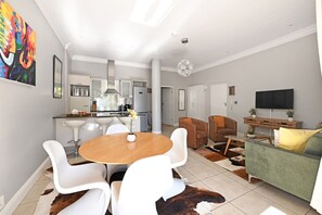 House - Charming Sea Point 1 Bed With Leafy Patio (Cape Town)