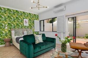 House, Smoking - Stylish Sea Point Studio in Secure Complex Patio (Cape Town)