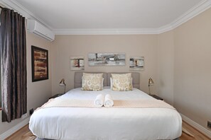 House - Sunny Sea Point Apartment With Private Balcony (Cape Town)