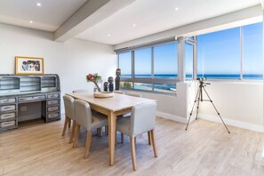 House - Ocean Front Apartment w Sea Views Pleasant Ways (Cape Town)