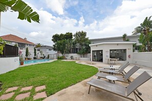 Apartment - Planet Africa Studio Pool Gym BBQ (Cape Town)