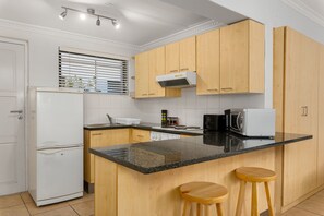 Apartment - Planet Africa Studio Pool Gym BBQ (Cape Town)