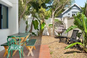 Room - Sea Point Oasis Private Garden Pool Gym and BBQ (Cape Town)