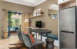 Room - Sea Point Oasis Private Garden Pool Gym and BBQ (Cape Town)