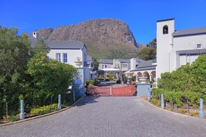 Apartment | 1 bedroom - Serene Franschhoek One Bed With Breathtaking Views (Franschhoek)