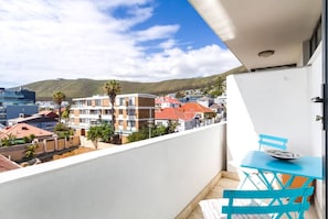 2 bedrooms - 2 Bed Bantry Bay City and Sea View 100m to Beach (Cape Town)