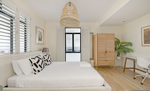 2 bedrooms - 2 Bed Bantry Bay City and Sea View 100m to Beach (Cape Town)