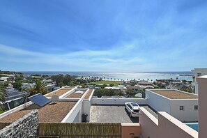 House | 2 bedrooms - Elegant Camps Bay Eco Pool Sauna Views (Cape Town)