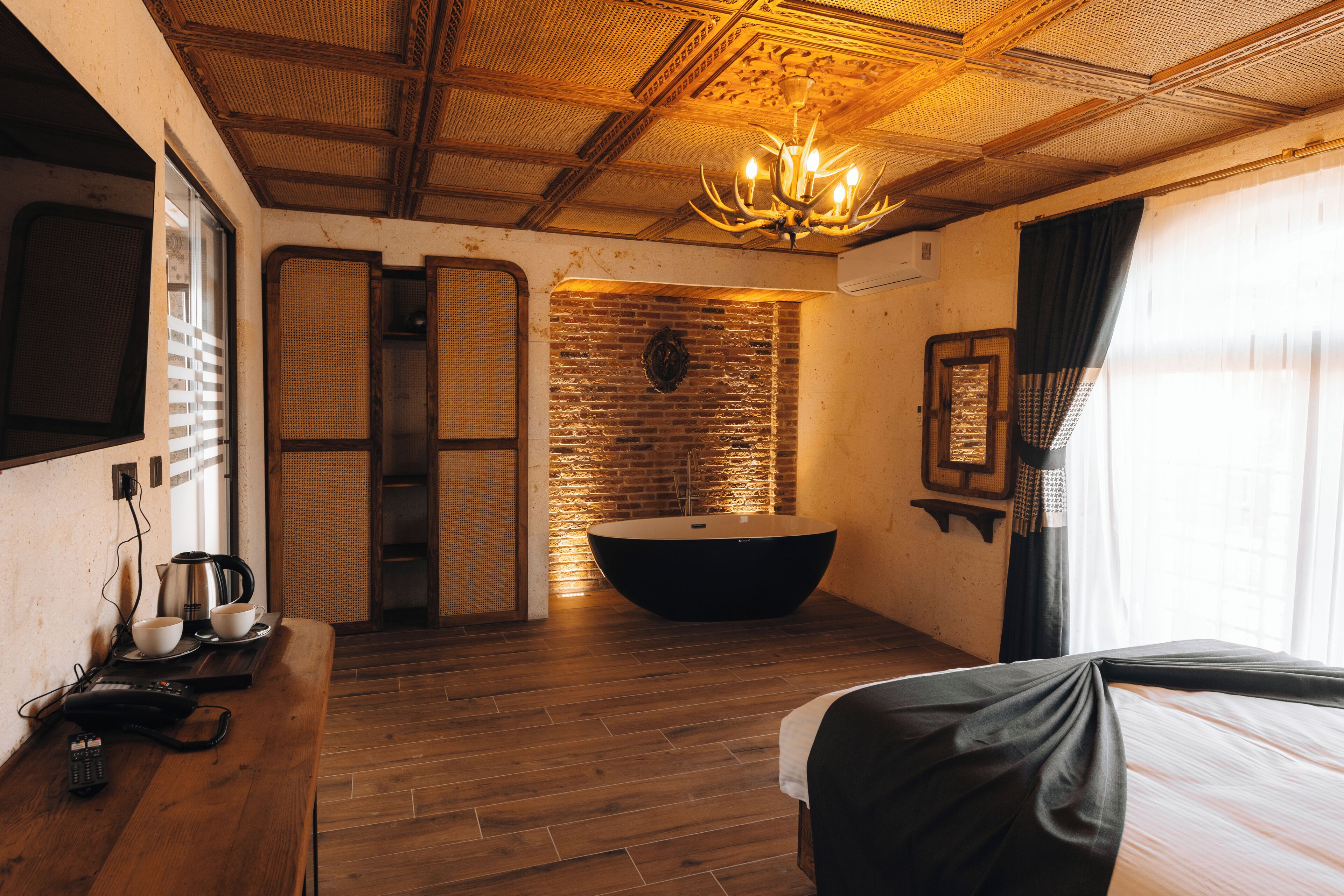 Ropa de cama de alta calidad, colchones con efecto memoria y minibar 