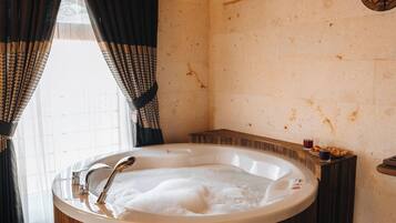 Literie de qualité supérieure, matelas mémoire de forme, minibar