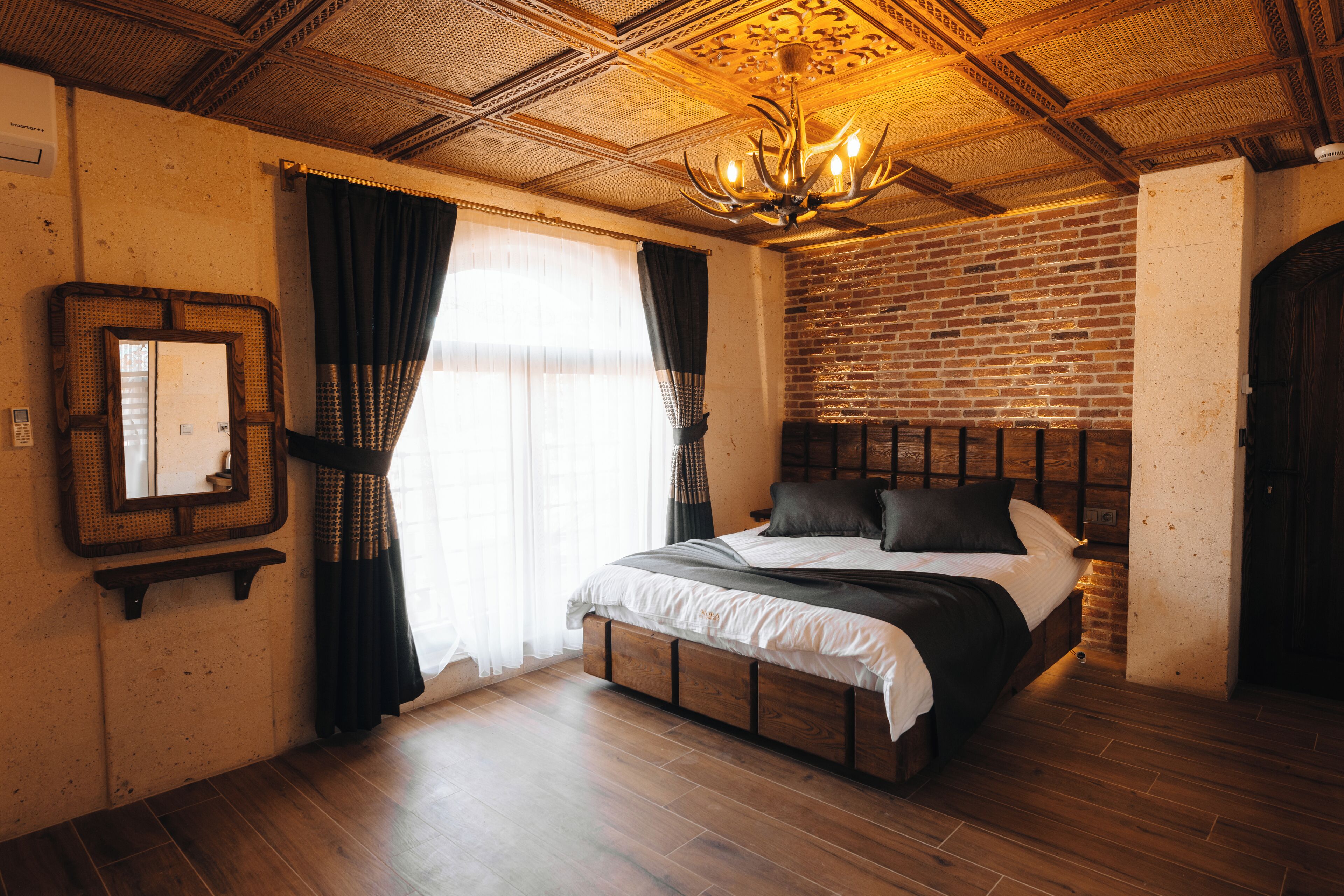 Ropa de cama de alta calidad, colchones con efecto memoria y minibar 