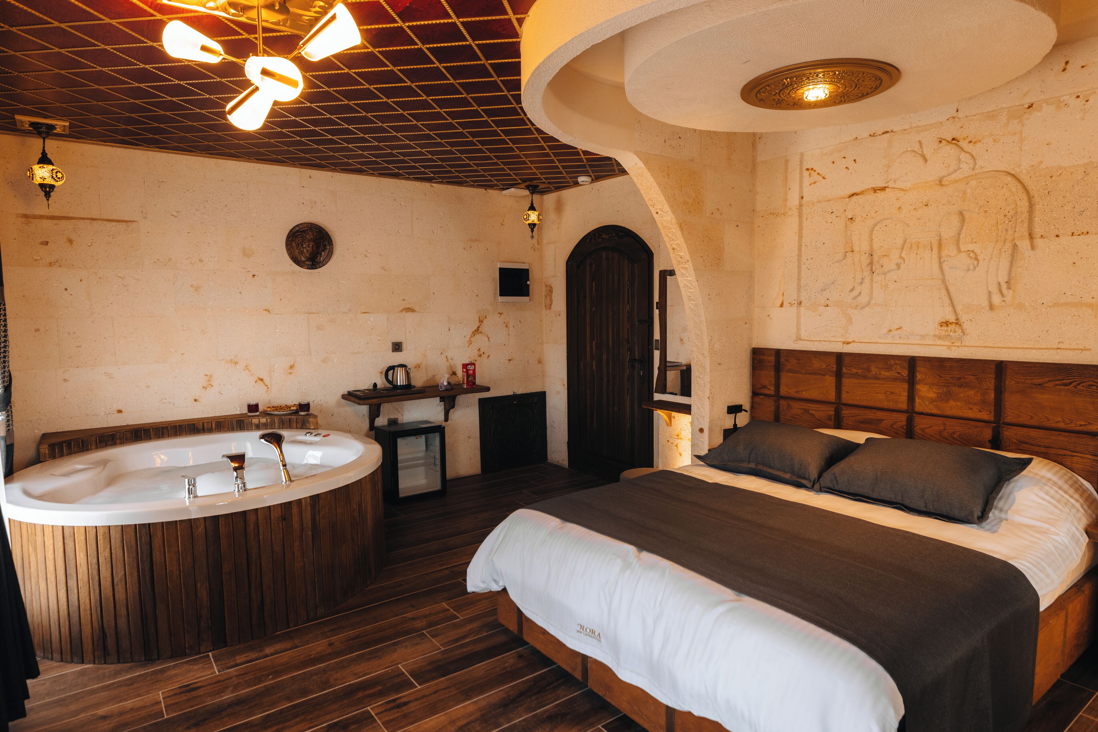 Ropa de cama de alta calidad, colchones con efecto memoria y minibar 