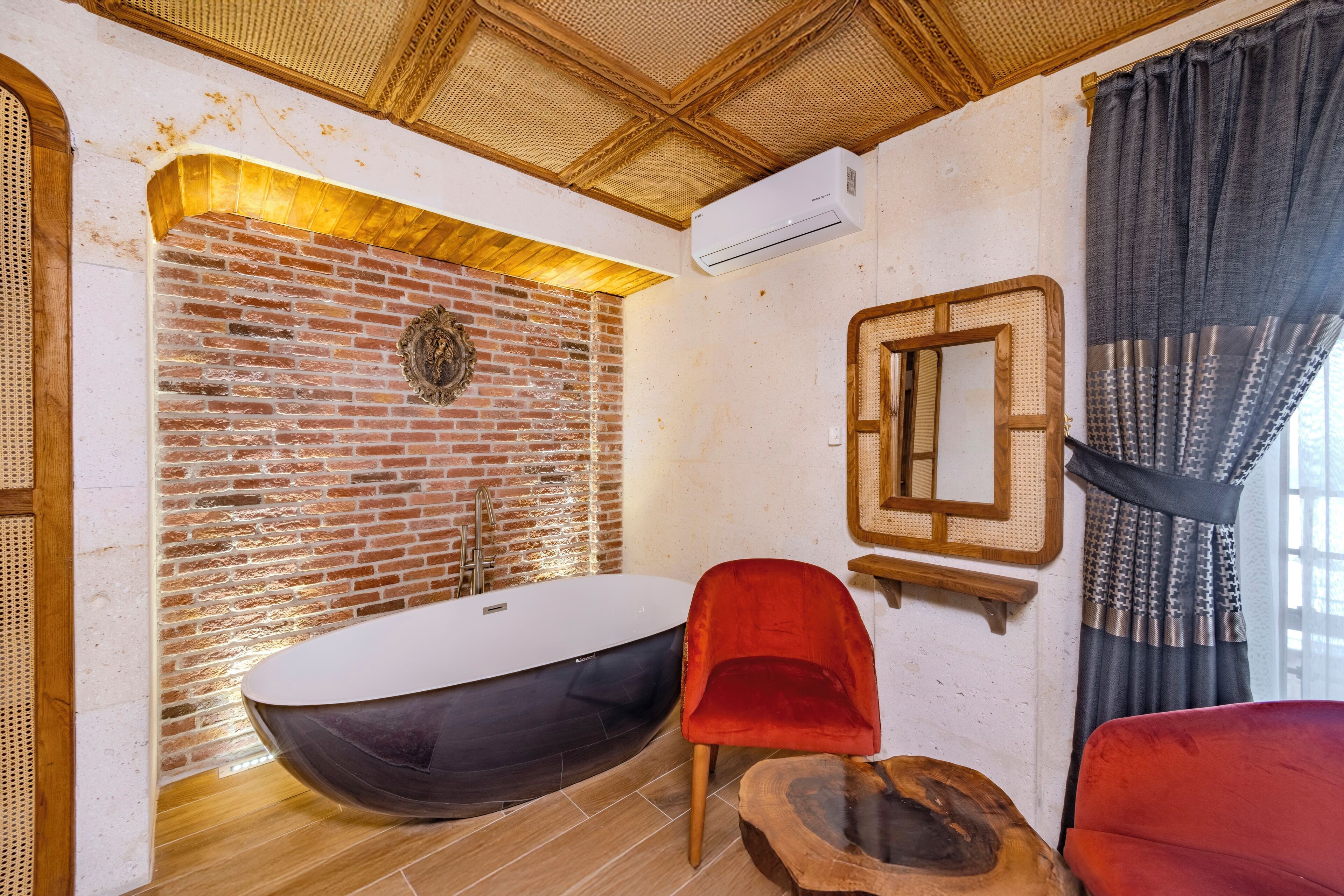 Deluxe Room | Premium bedding, memory foam beds, minibar, iron/ironing board