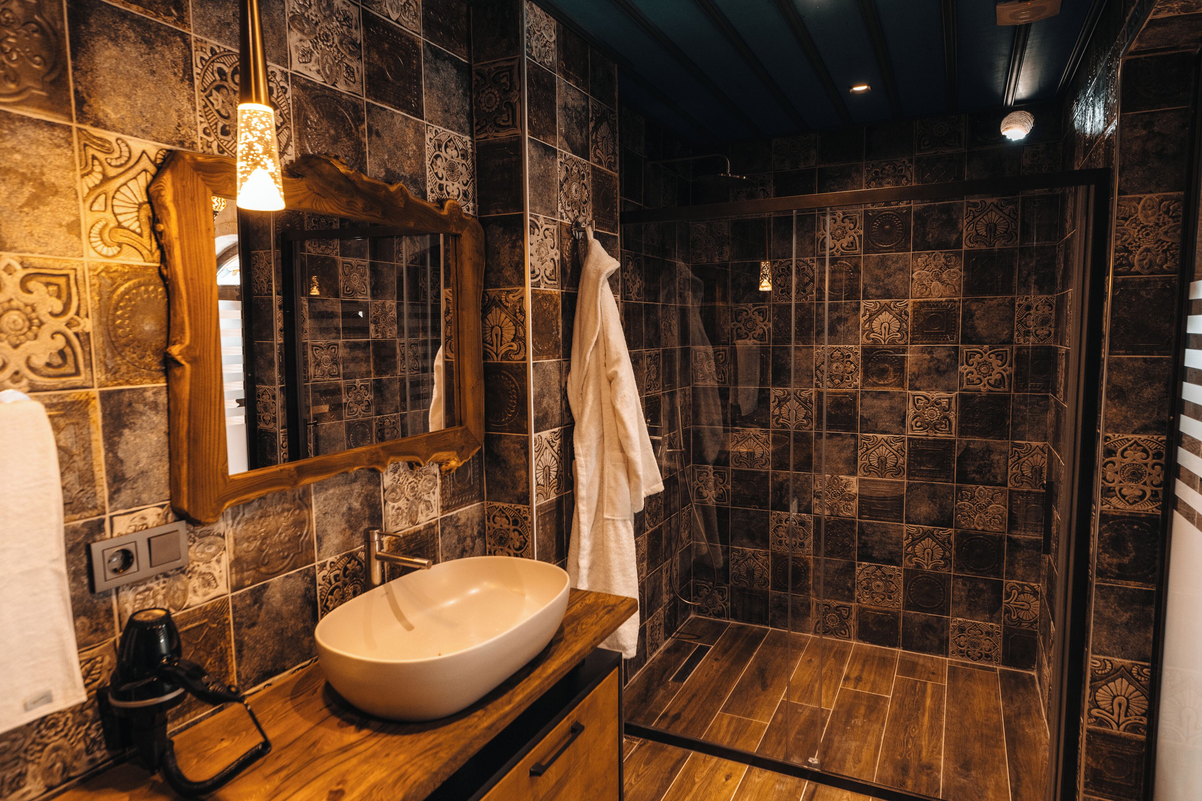 Premium Room | Bathroom | Separate tub and shower, jetted tub, hydromassage showerhead